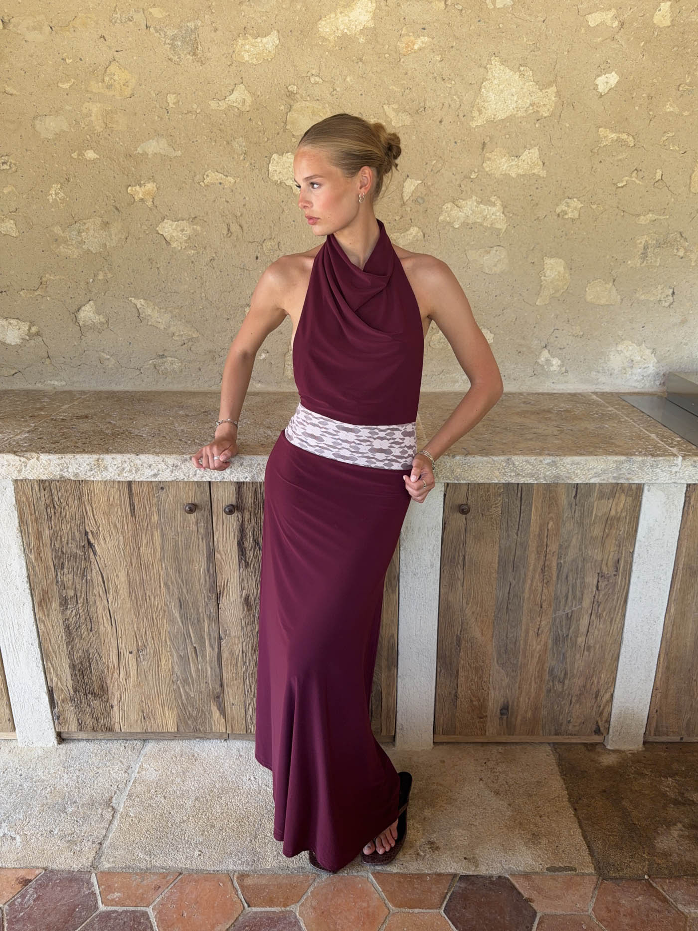 Skyla maxidress with open back - Bordeaux/pink